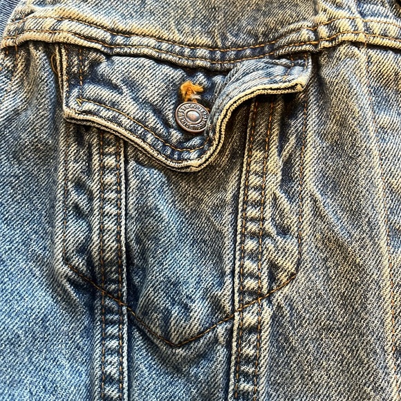 20% OFF BUNDLES! Levi’s Jean Jacket. Blue. Large 16/18 - Picture 5 of 13